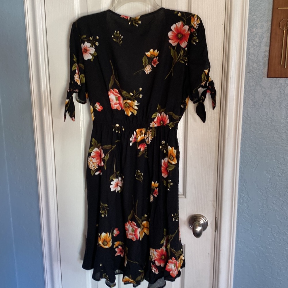 Dress. - Picture 6 of 8